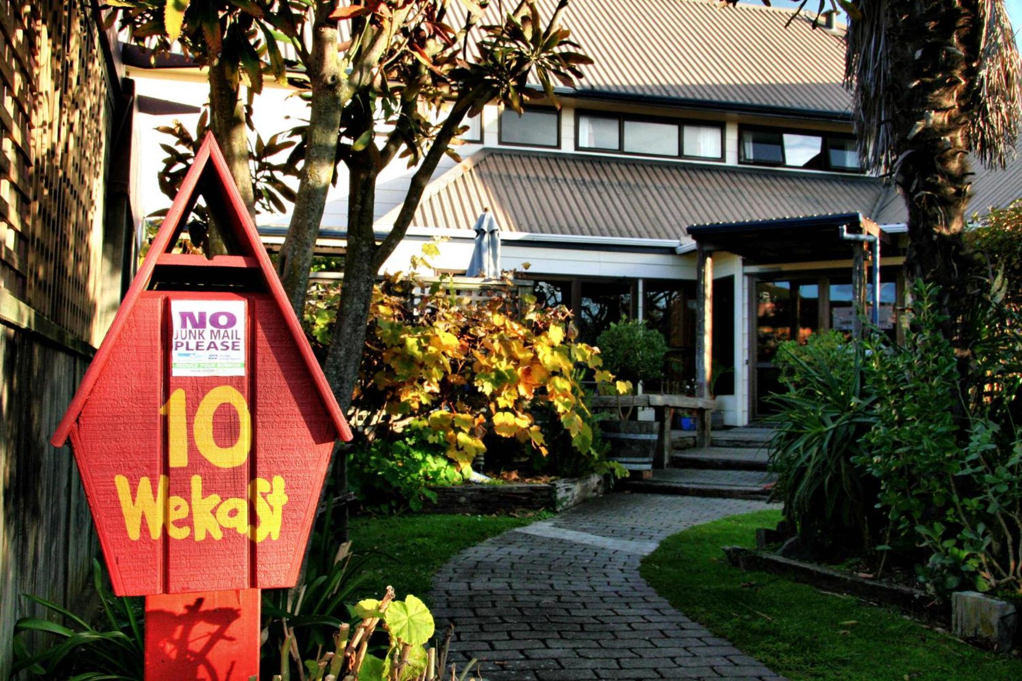 Хостел Tasman Bay Backpackers Нельсон Экстерьер фото