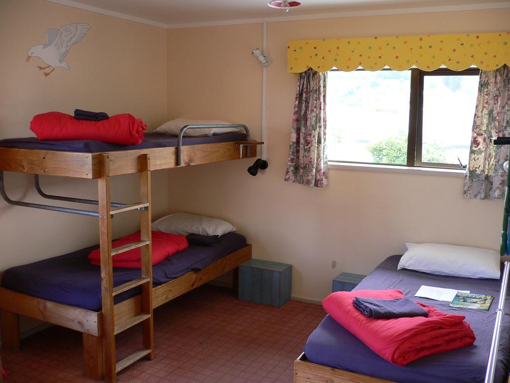Хостел Tasman Bay Backpackers Нельсон Экстерьер фото