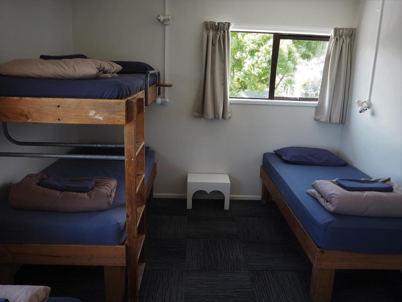 Хостел Tasman Bay Backpackers Нельсон Экстерьер фото